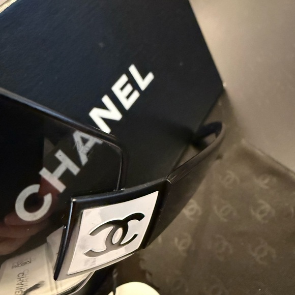 Vintage Chanel Aviator shield sunglasses - Picture 3 of 7